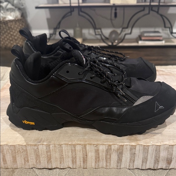 ROA LHKPA Men\'s Size 11 Eur 45 Black Hiking Shoes excellent condition worn twice main image 8